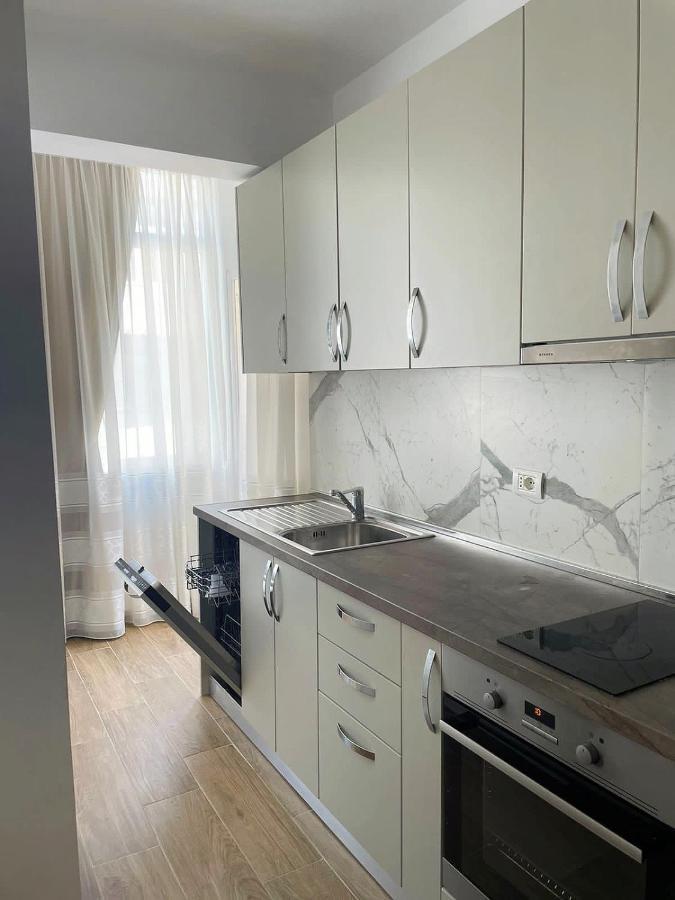Central City Apartment Тирана Екстериор снимка
